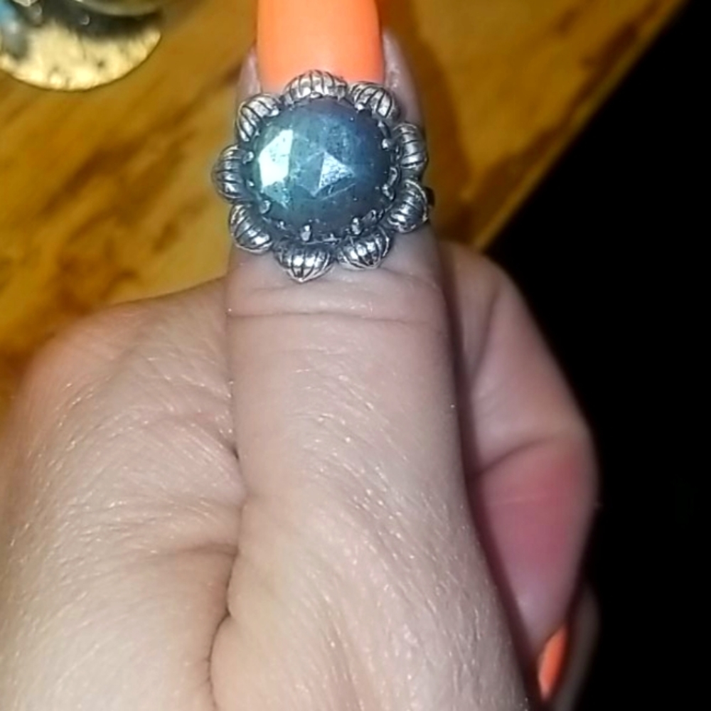 Labordite ring